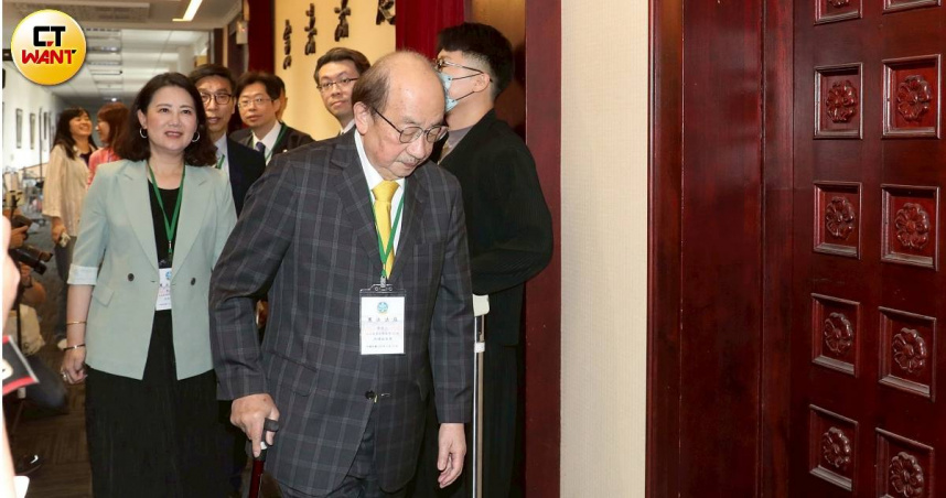 民進黨立法院黨團總召柯建銘日前推估罷免案將於7月26日與8月23日投票，引發藍營質疑是否涉洩密。（圖／劉耿豪攝）