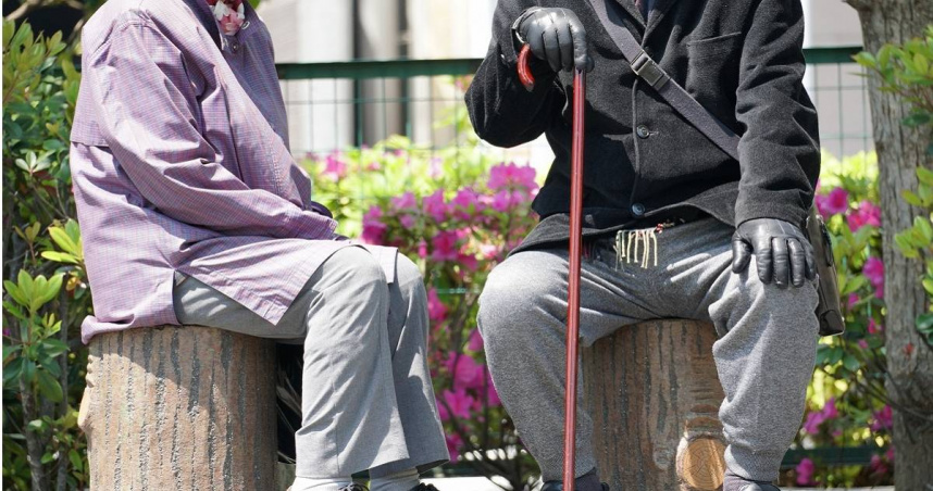 日本一名92歲的丈夫將91歲的妻子勒斃，聲稱原先打算一起離開，因為想讓妻子走得更輕鬆，才會先動手。圖僅示意，與本文無關。（示意圖／翻攝自photoAC）