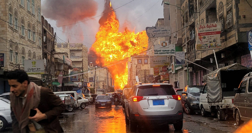 以色列於24日空襲葉門首都。（圖／達志／路透社）
