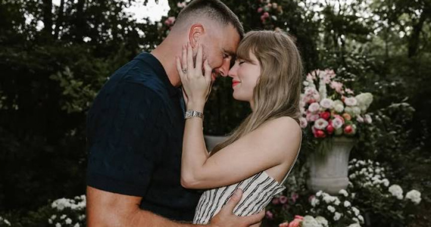 泰勒絲曬10克拉大鑽戒，宣布要結婚了。（圖／翻攝Instagram＠taylorswift）