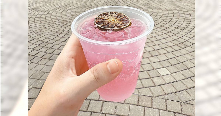 台北市政府於「Jam Jam Asia 亞洲音樂節」前多次強調要推動「無塑化」，但活動現場多數飲食攤販仍提供一次性餐具。（圖／台北市議員黃瀞瑩研究室提供／中國時報張珈瑄台北傳真）