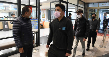 疫情升級 新北市府強制戴口罩上班