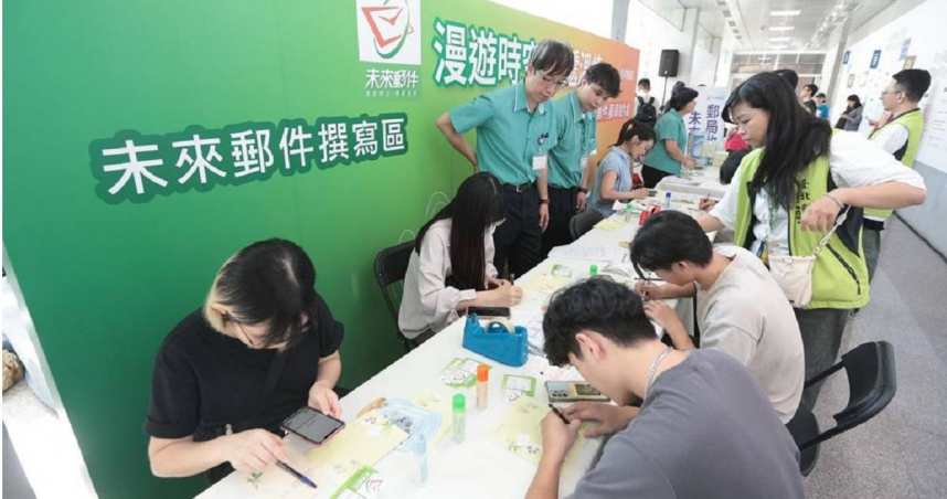 中華郵政升級未來郵件服務，以寄信給10年後的自己或親友計算，將收費480元。（圖／中時記者杜宜諳攝）