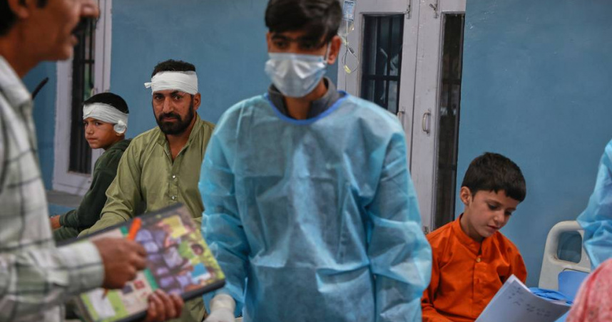 病患家屬指控護士操作失當、情緒不穩，導致點滴錯插靜脈，引發嚴重感染。（示意圖／達志／美聯社）