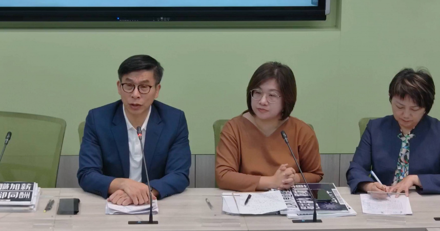 鍾佳濱表示，「社會應該用公平一把尺來檢視相關的人事傳聞」。（圖／截自民進黨立法院黨團臉書直播）