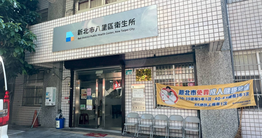 新北市八里衛生所使用超過40年，設備老舊外還沒有電梯，已影響民眾就醫品質和醫護工作環境。（圖／市議員鄭宇恩提供）