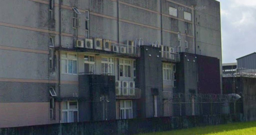 宜蘭收容所3打1替代役男遭圍毆，家屬怒提告追責。（圖 ／翻攝畫面）