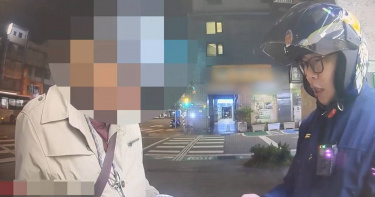 廖慶裕超商外遇上巡邏員警，面對員警盤查，廖卻表示自己是「國際法官」，堅持員警不可以盤查其身分。（圖／翻攝畫面）