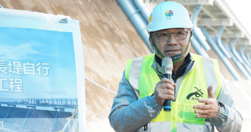 侯友宜市長表示，工程將打造1.7公里且無限海景及絕美夕照自行車道，提供市民朋友更安全、舒適的休憩環境，更力拼今年7月底前完工啟用。（圖／截自新北市政府網站）