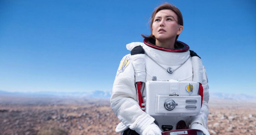 新歌〈飛瀑而下〉不僅是音樂作品，更是孫燕姿在失序時代中允許自己「完成下潛」的姿態。（圖／Make Music提供）