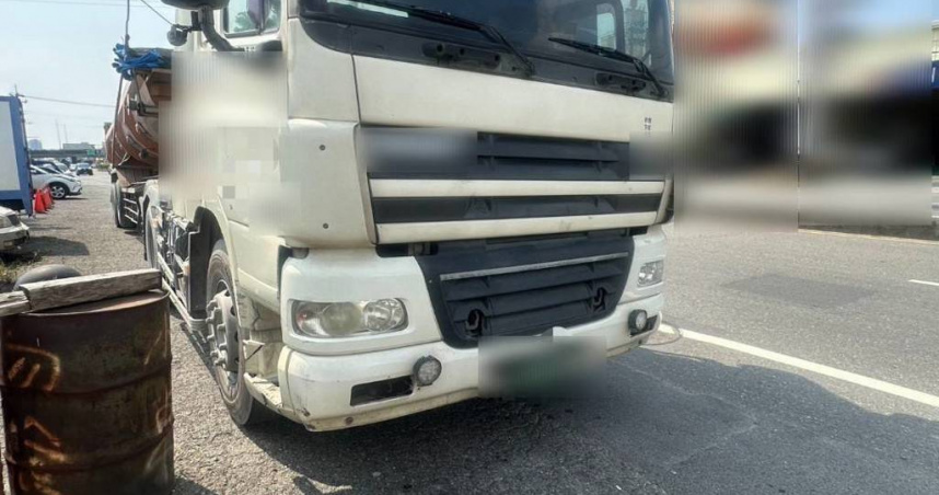 國1北向高雄九如段聯結車變換車道不當　連環碰撞5車捲入3人輕傷