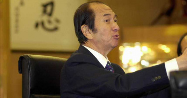 98歲賭王何鴻燊驚傳病危!三房家人接獲通知趕往醫院