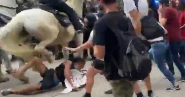 騎警踐踏抗議女孩引眾怒!川普致電「慰問」 死者家屬被當「空氣」?