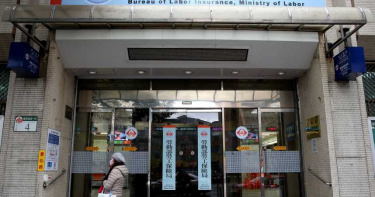 勞工注意!明年1月起 勞保費率「調高至11.5%」