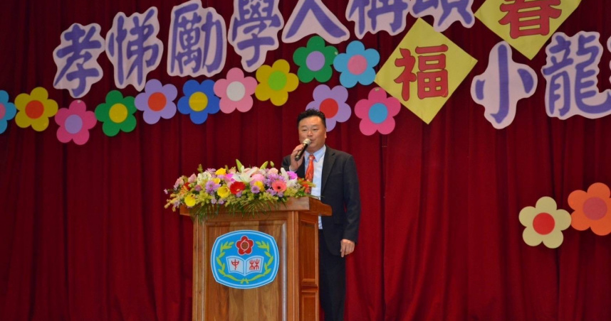 家悦建設董事長蔡朝發頒發獎助學金給林口莘莘學子（圖／林口教育基金會）