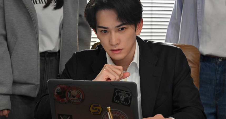 町田啓太飾演尋找失蹤妻子的前刑警，透過角色堅持到底的信念，盼帶給觀眾勇氣。（圖／friDay影音提供）