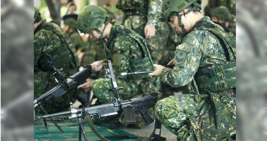 國防部近期預告將修正「國軍軍官士官請假規則」部分條文，其中為協助軍官、士官調劑身心，預計增設「身心調適假」，每年準給3假，且權責主官不得拒絕。（圖／報系資料照）