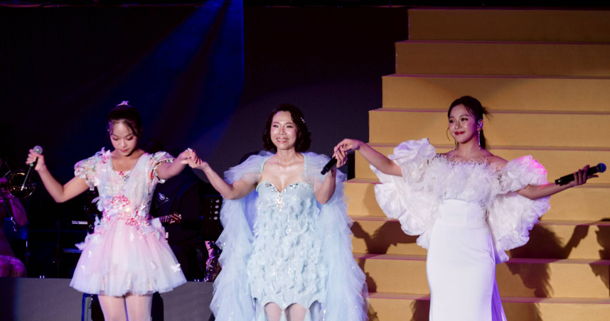 曾心梅（中）、賴慧如（右），以及15歲超實力女聲鍾采穎，老中青三代一起合作台語老歌組曲。（圖／萬星傳播提供）