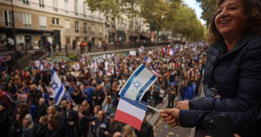 巴黎於5日爆發遊行，呼籲哈瑪斯釋放人質。（圖／達志／美聯社）