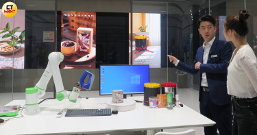 橫琴的跨境電商已使用AI技術生成廣告。（圖／陳曼儂攝）