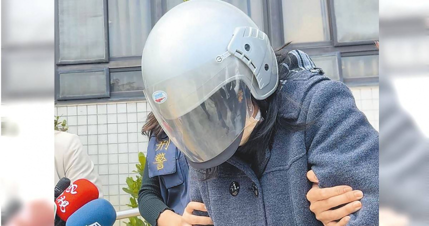 33歲吳姓男子虐待2歲兒導致昏迷，其30歲陳姓生母見到未阻止也不救助，兒最後傷重不治。新北地檢署依重傷害致死罪起訴吳男、另依遺棄致死罪起訴陳女。圖為陳女移送畫面。（圖／報系資料照）