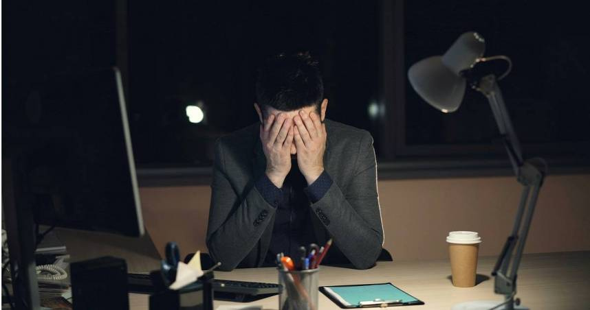 上班族工作20年堅持不升遷，退休時後悔了。（示意圖／翻攝Unsplash）