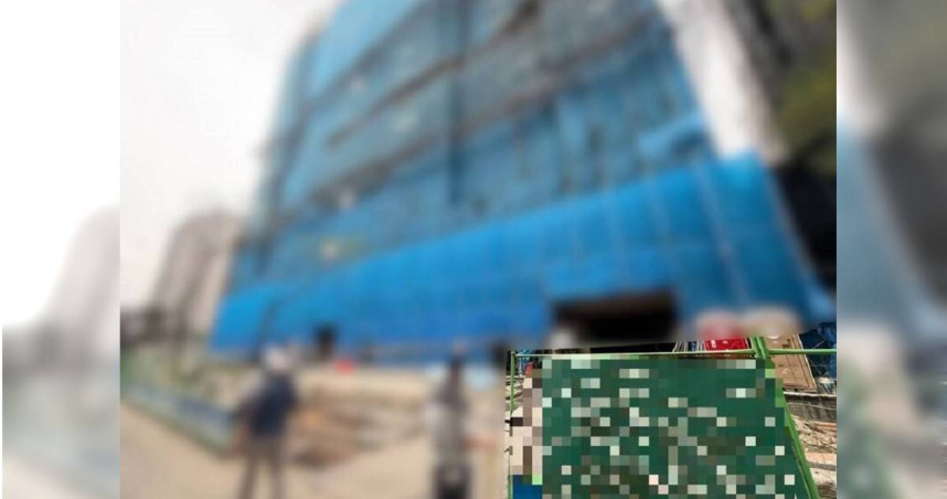 新莊某工地19日下午發生工安意外，葉姓工人從高處墜落命危，如今尚未脫離險境。（圖／翻攝畫面）