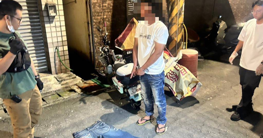 借錢不成持刀砍殺恩人，12歲兒子驚險目睹血腥一幕。（圖 ／翻攝畫面）