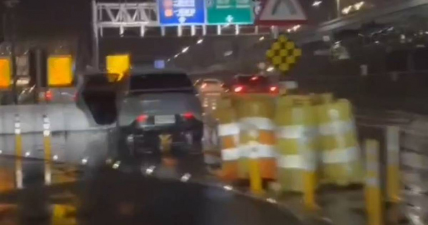 桃機一航廈死亡車禍！租賃車自撞護欄　後座女乘客送醫不治