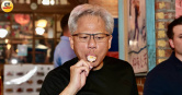 輝達執行長黃仁勳結束兆元宴後離去，獲贈小朋友送的紅豆冰棒，並與現場媒體活潑互動。（圖／黃耀徵攝）