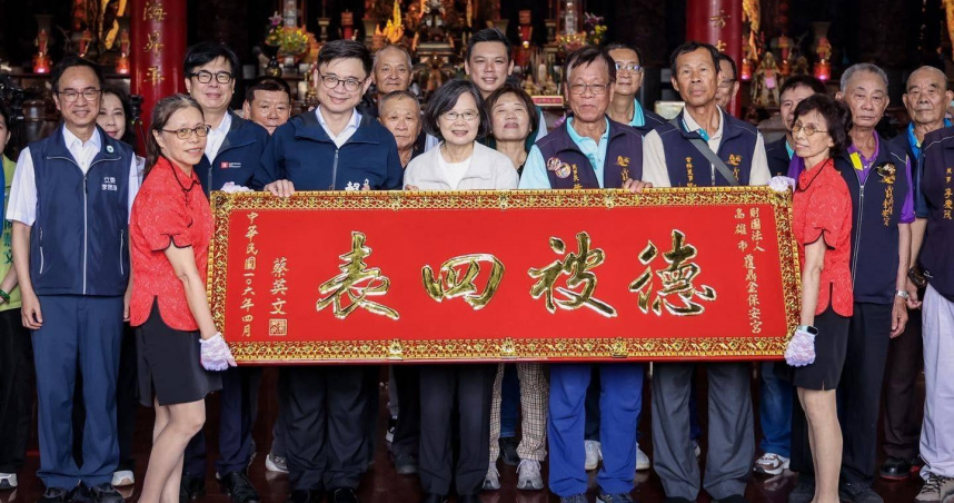前總統蔡英文近期三度南下高雄與賴瑞隆同台，被視為替綠營高雄選情再添助。（圖／賴瑞隆辦公室提供）