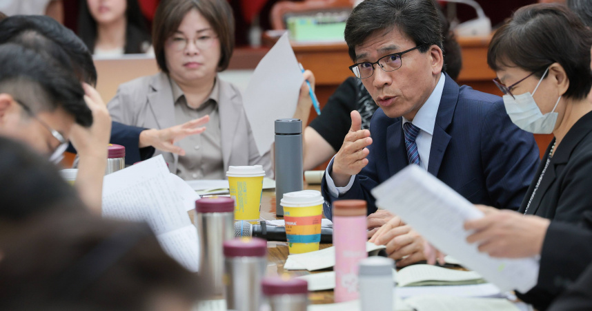 金管會主委彭金隆（中）於立法院備詢時表示，預計7月15日說明金融檢查的初步結果。（圖／報系資料照）