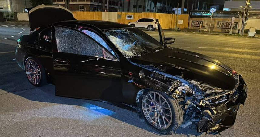 BMW夜路狂撞電動車！70歲翁遭撞飛「砸破前擋」倒地亡　駕駛酒毒檢均過關