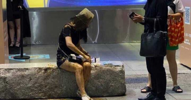 夜店搶男人氣「屎」人? 潑屎妹控訴:情敵唆使人來潑糞