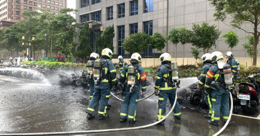 信義區32輛機車遭燒毀 警不排除人為縱火