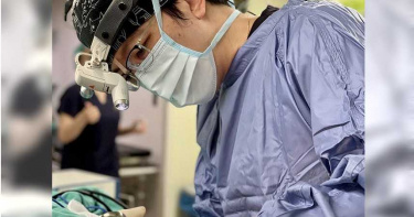 陳振坤醫師說：「電子菸雖然聞起來沒有一般香菸的氣味，但是所含的尼古丁一樣是對傷口癒合是有礙的。」（圖／陳振坤醫師提供）