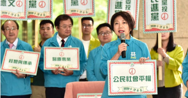 范雲反擊說，柯文哲才應該要和媽祖下跪。（圖／民進黨提供）