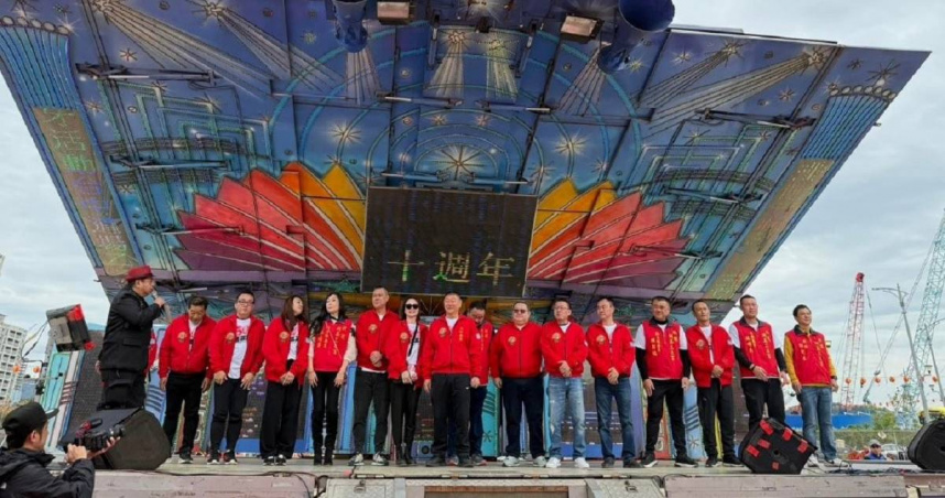 台北巿長蔣萬安及立委議員們一同參與啓燈儀式，見證這歷史一刻（圖／洲美三王宮提供）。