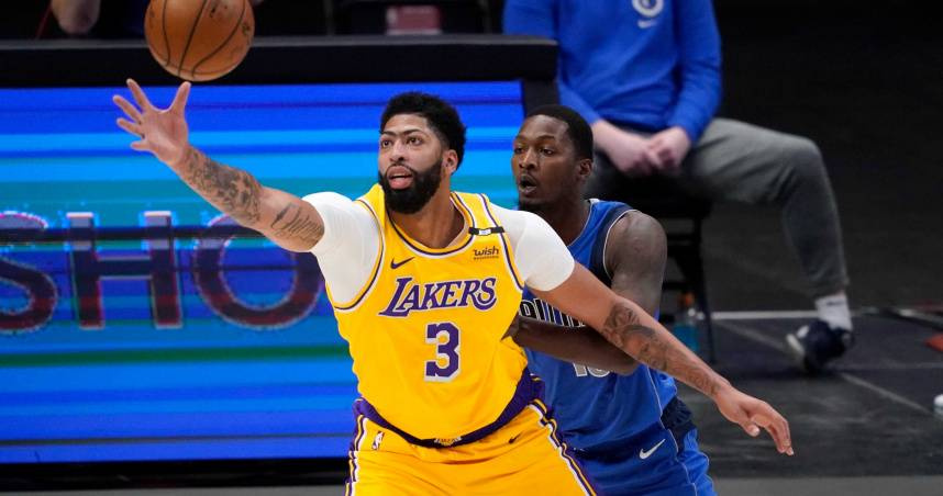 「一眉哥」戴維斯（Anthony Davis）與唐西奇（Luka Doncic）互換東家，傳出當事人完全不知情。（圖／達志／美聯社）