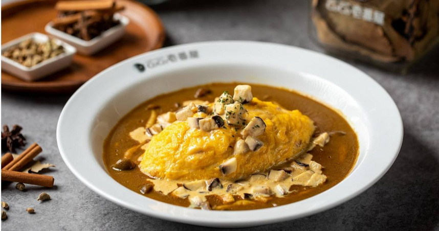 日本青年為了街舞舞者，隻身前往東京追夢，過著經濟拮据的生活。當他落魄到只能請女友在連鎖咖哩餐廳與自己合吃一盤咖哩飯時，卻收到了來自咖哩餐廳創辦人的來信。（示意圖／翻攝FB／CoCo壹番屋咖哩）