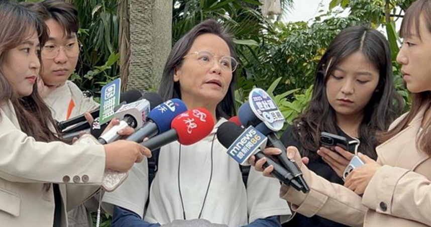 北一女教師區桂芝受訪風波延燒，北一女校友、作家丘美珍發布「致北一女校長的公開信」，希望校長陳智源發聲明，表示區意見不代表北一女所有師生校友。陳也回應，有些話只會對學生說。（圖／中國時報記者張珈瑄攝）