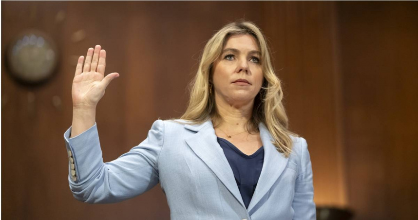 前Meta全球公共政策總監溫-威廉斯（Sarah Wynn-Williams）出席國會聽證會。（圖／達志／美聯社）