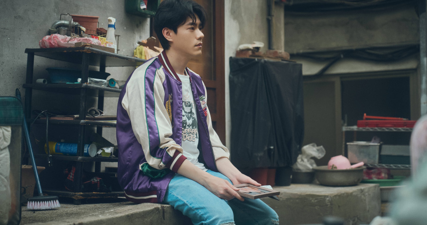 李程彬對被警察驅趕的劇情印象深刻。（圖／華視、公視台語台提供）