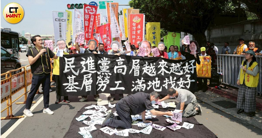 勞工團體歷經多年抗爭，終於爭取到新增五天國定假日。（資料圖／劉耿豪攝）