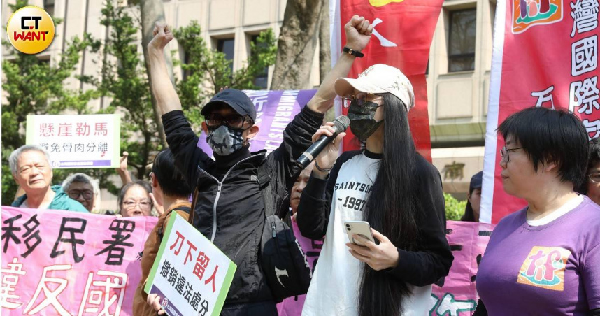 陸配「亞亞」透過抖音發聲，表示海峽再寬也寬不過母子連心，訴說被驅離後的心境與對家庭的思念。（圖／劉耿豪攝）