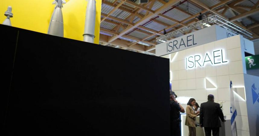 以色列多家國防企業展位被主辦單位擋住。（圖／美聯社／達志）