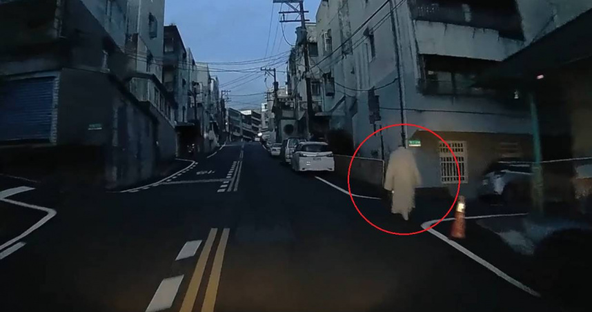 有網友稱路邊出現「無頭人」。（圖／Threads@evil710428授權提供）