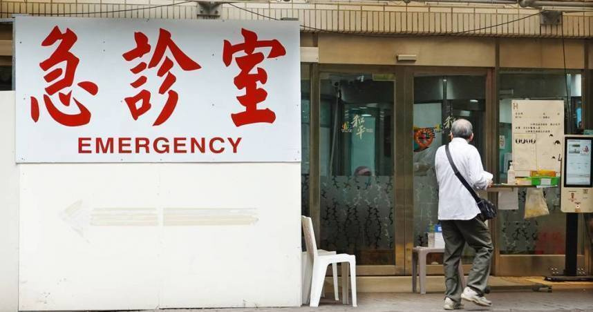 一名68歲男子想自行下床被醫護制止，竟直接簽下「自動離院書」離開。圖僅示意，與本文無關。（示意圖／報系資料照）