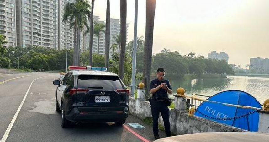 高雄澄清湖清晨驚見女浮屍，遊客嚇壞急報警。（圖 ／翻攝畫面）
