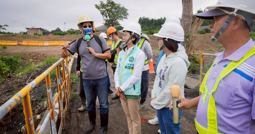 立法委員林岱樺13日表示，她選擇留在高雄勘查重要水利設施及地方排水改善，這才是民眾最關心的事。（圖／林岱樺辦公室提供）